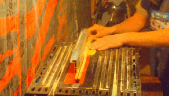 Як зробити полицю на стіну своїми руками: 3 простих варіанти для новачка