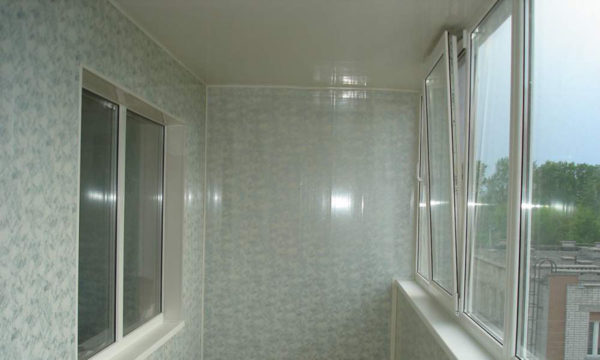 Обробка лоджії пластиковими панелями – як зробити ремонт з мінімальними витратами