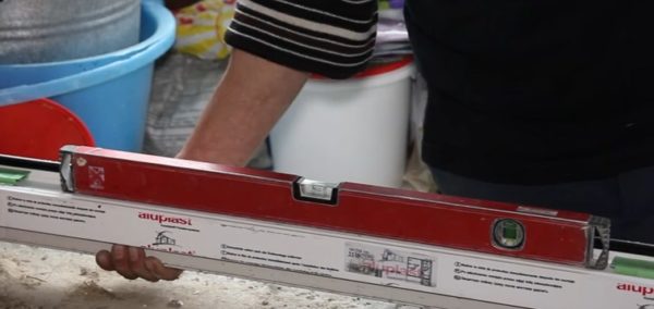 Як самостійно встановити балконні двері за 16 простих кроків