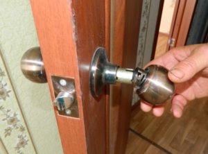 Сонник Зламана Двері вхідні: в квартиру будинок у сні бачити