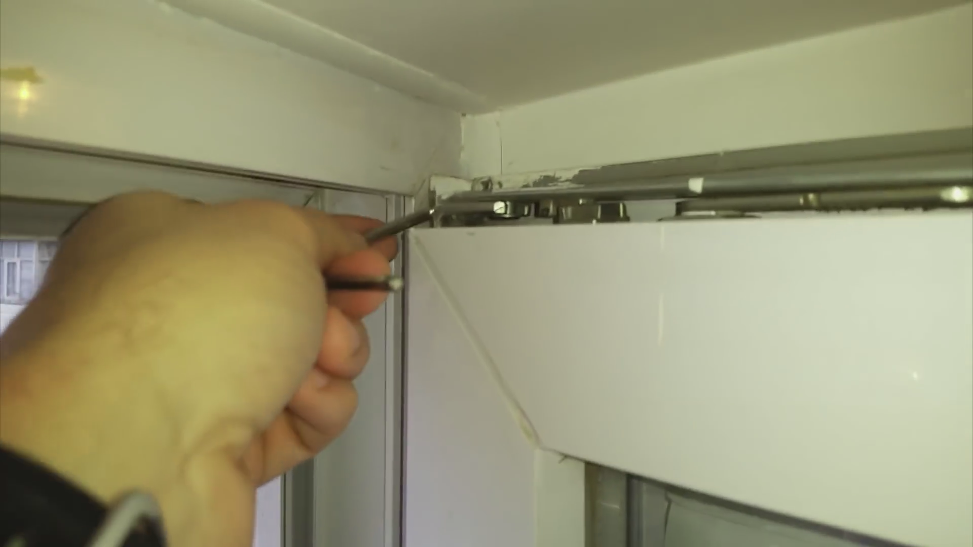 Як виконується регулювання пластикових вікон і дверей самостійно — прості інструкції для кращого результату