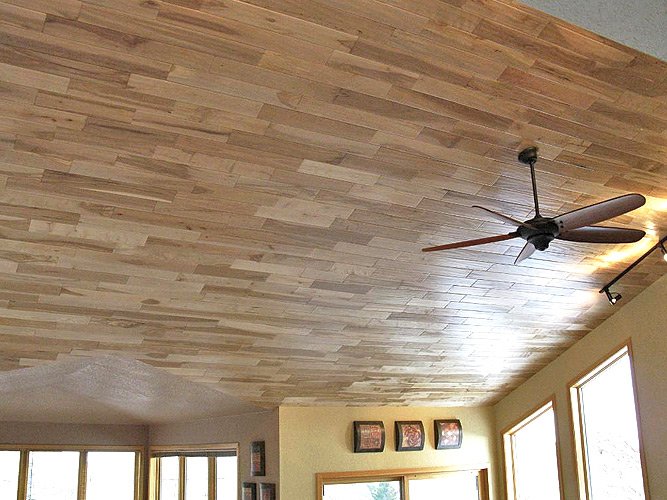 Особливості монтажу паркетної дошки на стелю