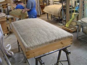 Як обшити диван своїми руками: покрокова інструкція з фото