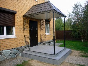 Навіс над ганком: види козирків та етапи будівництва