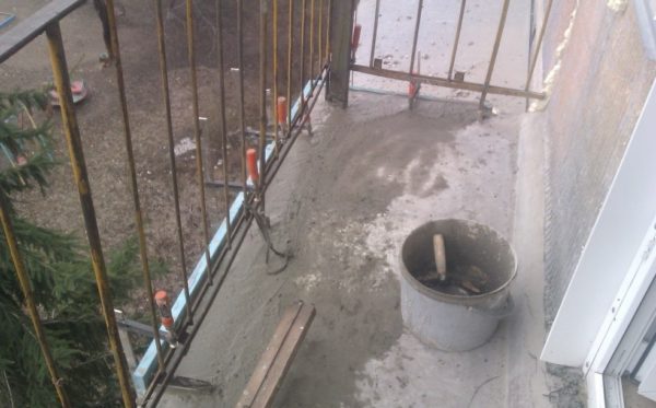 Засклення балконів в хрущовці: наводимо балкон в порядок за 3 кроки