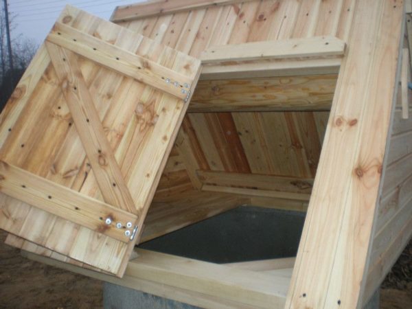 Утеплення колодязя на зиму своїми руками: 3 методики захисту від промерзання