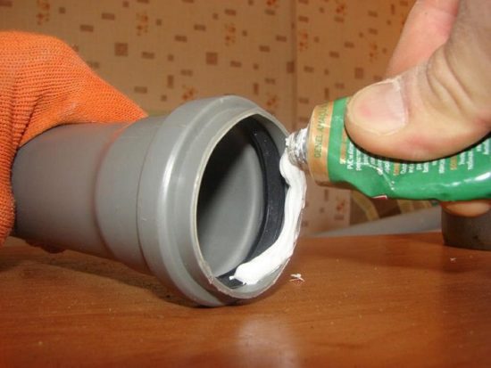 Як врізатися в пластикову каналізаційну трубу: три ефективних і надійних способу