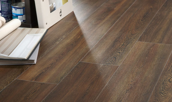 Кварцвініловая плитка: вся правда про підлоговому покритті