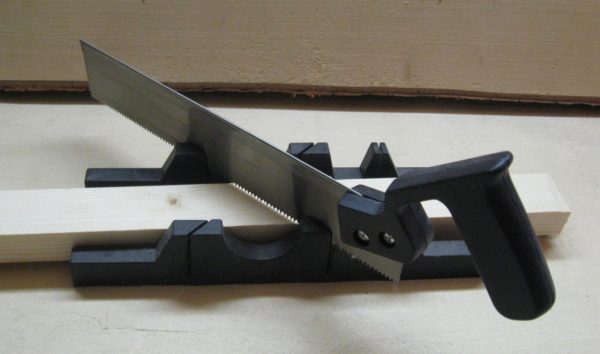 Як зробити полицю на стіну своїми руками: 3 простих варіанти для новачка