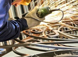 Як зробити стіл з металевого профілю своїми руками