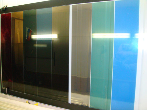 Плівка на вікна чотирьох різних типів: як наклеїти самому? Плівка на вікна чотирьох різних типів: як наклеїти самому?