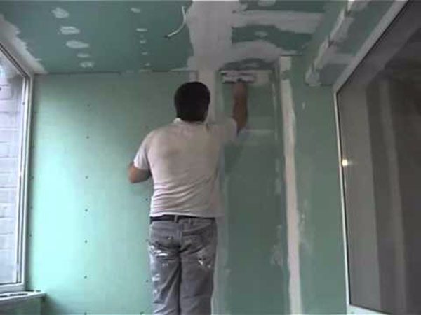 Чим обшити балкон зсередини — 5 сучасних рішень