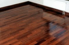Темний паркет в інтерєрі — фото приклади