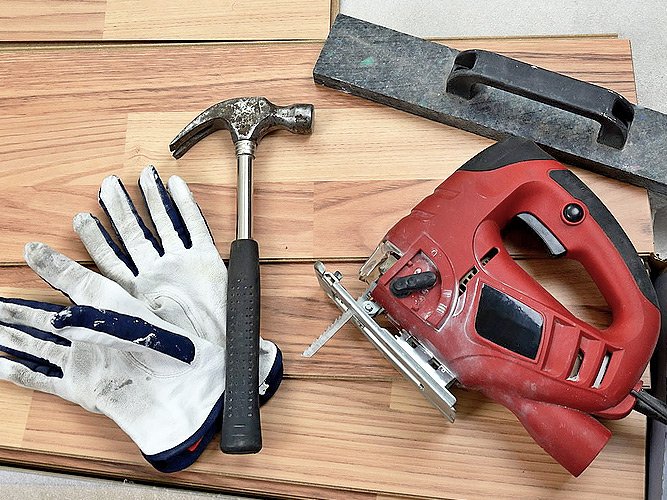 Укладання та монтаж паркетної дошки на стіну