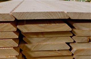 Фасадна дошка: традиційна обробка в сучасному стилі