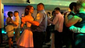 Сонник Дискотека: у школі, клубі у сні бачити до чого сниться?