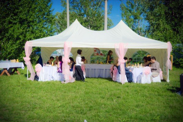 Тенти для дачі — види тентових матеріалів і тканин