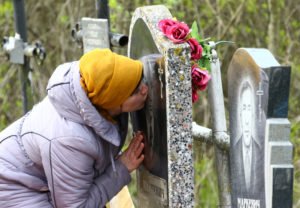 Сонник Надгробок живої людини і дати у сні бачити до чого сниться?