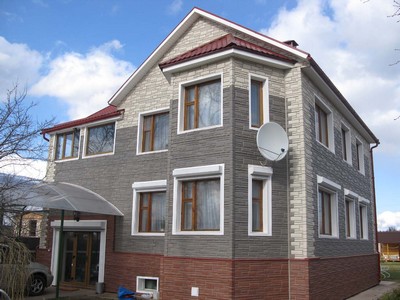 Будуємо будинок: фасадні панелі під цеглу