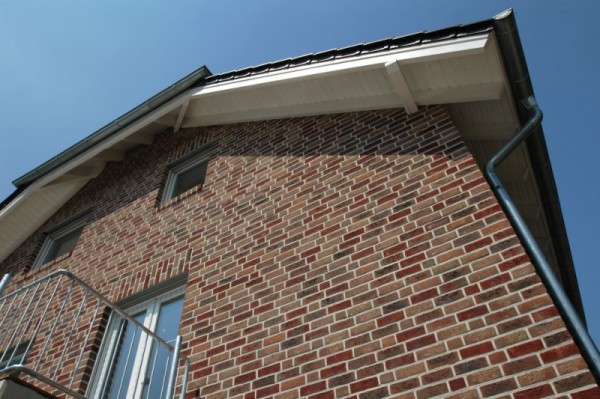 Чим оздобити фасад будинку: огляд матеріалів для облицювання Чим оздобити фасад будинку: огляд матеріалів для облицювання