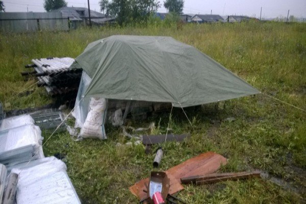Намети для дачі: особливості конструкції, види з фото і схема складання