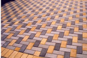 Отмостка навколо будинку з тротуарної плитки: пристрій, технологія укладання, фото і відео