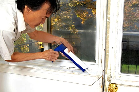 Як виконується установка пластикових підвіконь: правильна послідовність процесу в 5 етапів