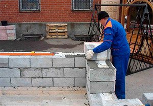 Будівництво гаража з піноблоків своїми руками: фундамент, стіни, дах, відео інструкція