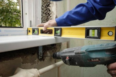 Монтаж підвіконня ПВХ – 3 надійних способу