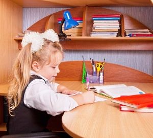 Як зробити стіл для школяра: ідеї, креслення з розмірами, покрокова інструкція, фото і відео