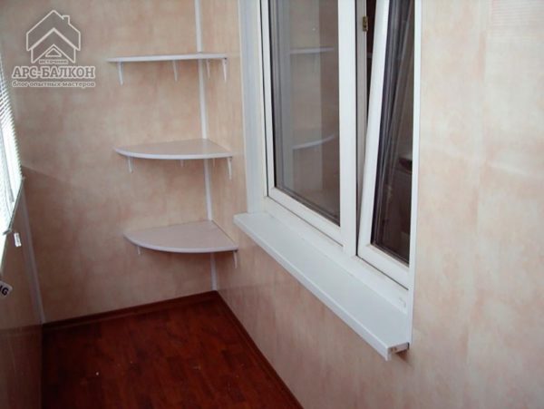 Як зробити стелаж на балкон власними руками: 9 етапів складання