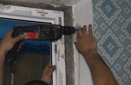 Як самостійно встановити балконні двері за 16 простих кроків