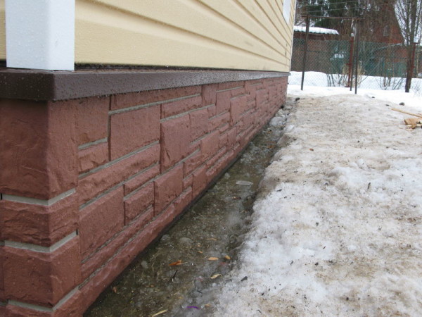 Оздоблення цоколя сайдингом: правила пристрою надійного підстави