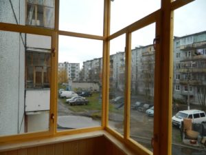 Засклення балконів в хрущовці: наводимо балкон в порядок за 3 кроки