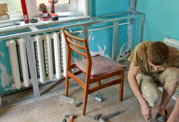 Як закрити батареї опалення та труби гіпсокартоном