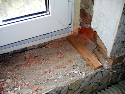 Як виконується установка пластикових підвіконь: правильна послідовність процесу в 5 етапів