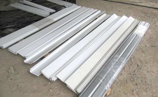 Нащільники на вікна ПВХ — 3 варіанти виробів та їх особливості