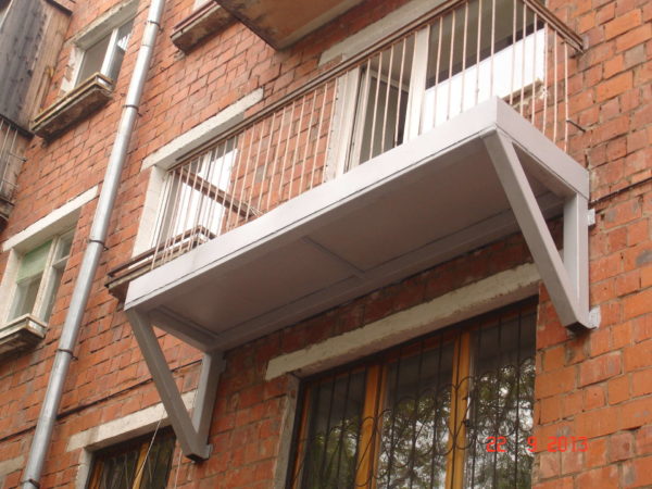 Засклення балконів в хрущовці: наводимо балкон в порядок за 3 кроки