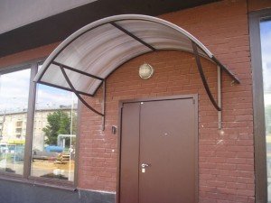 Навіс над ганком: види козирків та етапи будівництва