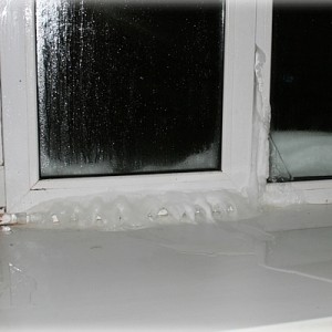 Як утеплити пластикові вікна своїми руками: 3 найбільш ймовірні причини проникнення холодного повітря