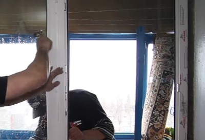 Як самостійно встановити балконні двері за 16 простих кроків