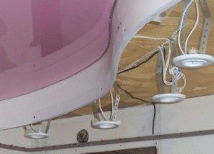 Таємне пристрій і монтаж натяжних стель