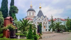 Сонник Двір будинку чистий і в кольорах у сні бачити до чого сниться?