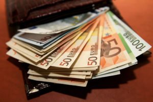 Сонник Євро паперові Гроші у сні бачити до чого сняться?