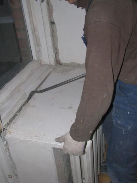 Демонтаж підвіконного блоку і установка нового підвіконня за 9 кроків