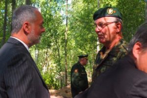 Сонник Генерал(чоловік) стоїть поруч у формі уві сні бачити