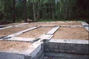 Стрічковий фундамент своїми руками — покрокова інструкція