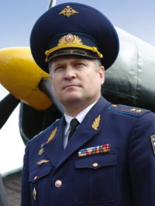 Сонник Генерал(чоловік) стоїть поруч у формі уві сні бачити