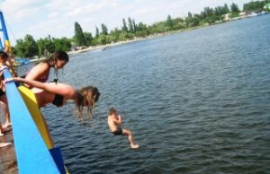 Сонник Впасти у Воду в одязі у сні бачити до чого сниться?