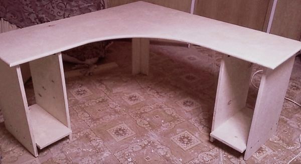 Як зробити компютерний стіл: ідеї, креслення з розмірами, покрокова інструкція, фото і відео